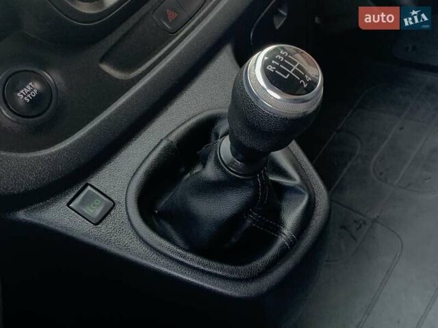 Білий Рено Трафік, об'ємом двигуна 2 л та пробігом 209 тис. км за 16955 $, фото 44 на Automoto.ua