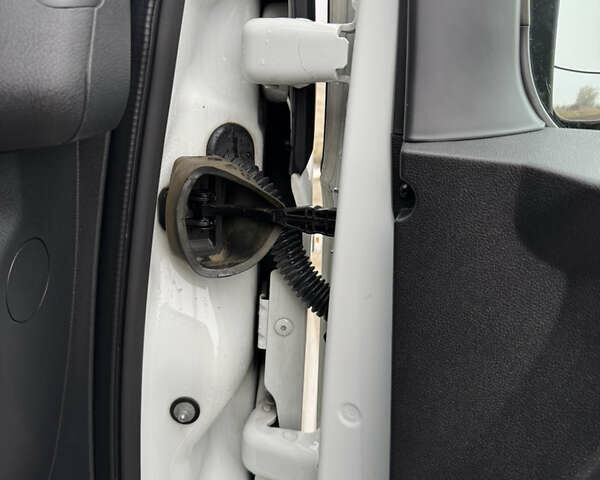 Білий Рено Трафік, об'ємом двигуна 2 л та пробігом 116 тис. км за 19450 $, фото 45 на Automoto.ua