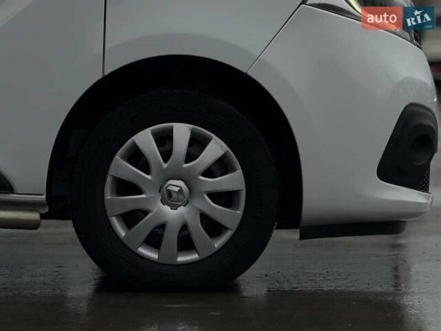 Белый Рено Трафик, объемом двигателя 2 л и пробегом 217 тыс. км за 18800 $, фото 11 на Automoto.ua