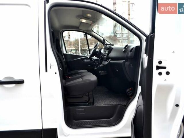 Белый Рено Трафик, объемом двигателя 2 л и пробегом 236 тыс. км за 16900 $, фото 124 на Automoto.ua