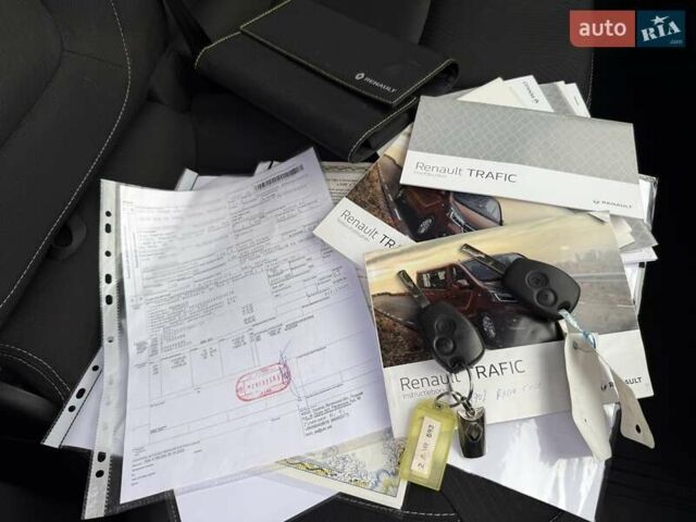 Белый Рено Трафик, объемом двигателя 2 л и пробегом 240 тыс. км за 15800 $, фото 48 на Automoto.ua