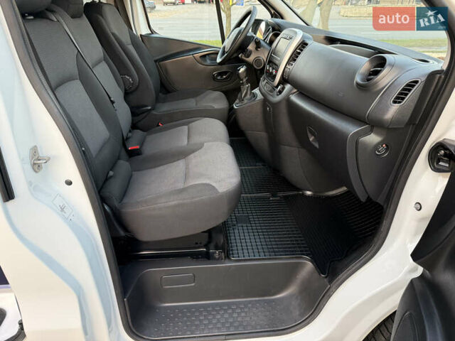 Белый Рено Трафик, объемом двигателя 2 л и пробегом 130 тыс. км за 18999 $, фото 44 на Automoto.ua