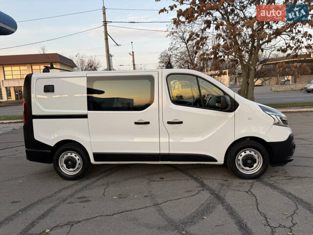 Белый Рено Трафик, объемом двигателя 2 л и пробегом 130 тыс. км за 18999 $, фото 12 на Automoto.ua