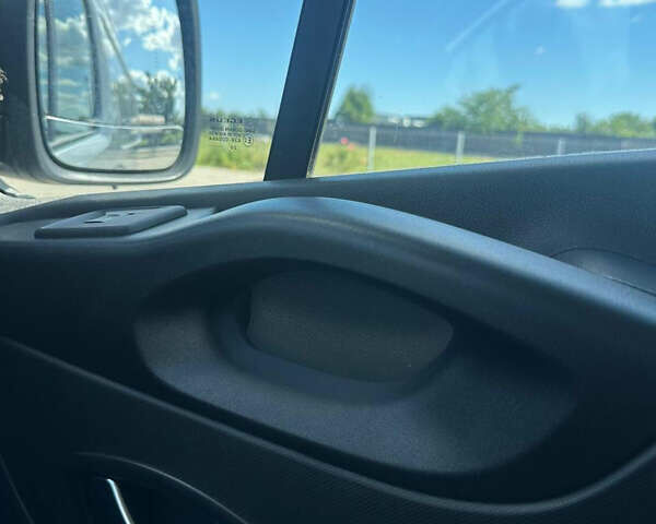 Білий Рено Трафік, об'ємом двигуна 0 л та пробігом 1000 тис. км за 21600 $, фото 15 на Automoto.ua