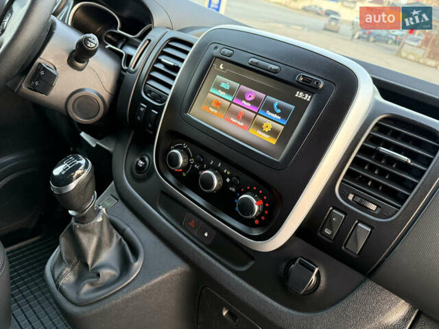 Белый Рено Трафик, объемом двигателя 2 л и пробегом 130 тыс. км за 18999 $, фото 51 на Automoto.ua