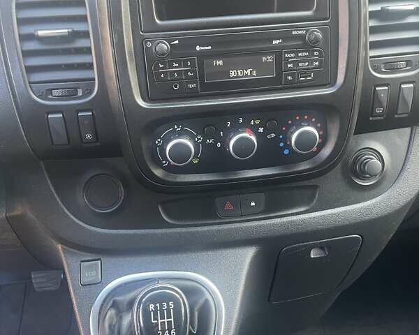 Белый Рено Трафик, объемом двигателя 2 л и пробегом 210 тыс. км за 16899 $, фото 15 на Automoto.ua