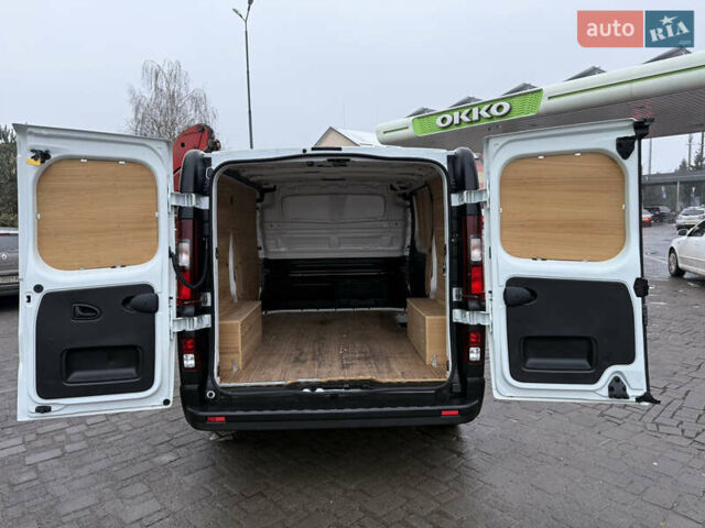 Белый Рено Трафик, объемом двигателя 2 л и пробегом 259 тыс. км за 16400 $, фото 65 на Automoto.ua