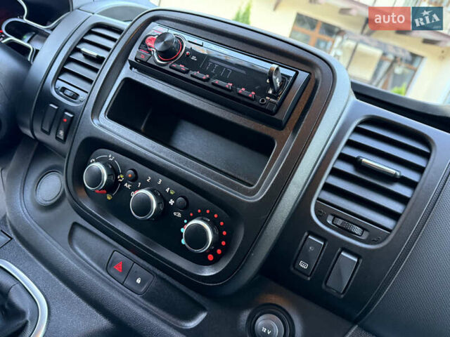 Белый Рено Трафик, объемом двигателя 2 л и пробегом 112 тыс. км за 17850 $, фото 57 на Automoto.ua