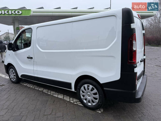Белый Рено Трафик, объемом двигателя 2 л и пробегом 259 тыс. км за 16400 $, фото 6 на Automoto.ua
