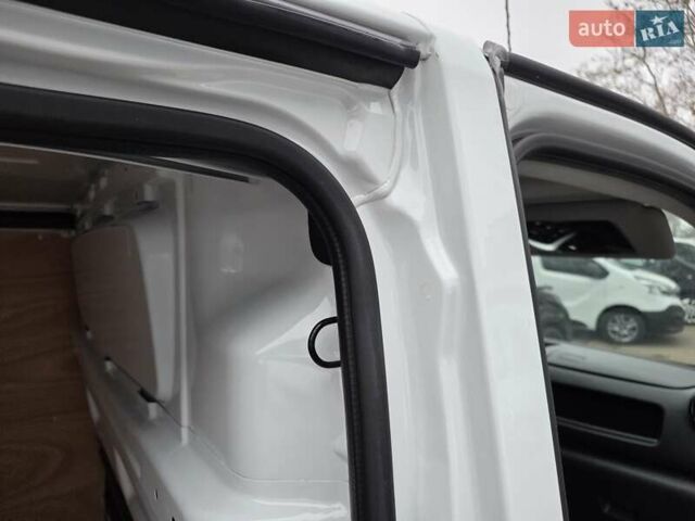 Белый Рено Трафик, объемом двигателя 2 л и пробегом 204 тыс. км за 18700 $, фото 38 на Automoto.ua