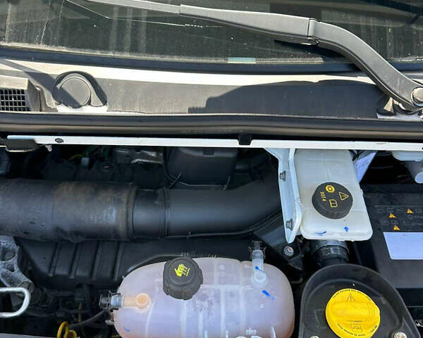 Білий Рено Трафік, об'ємом двигуна 0 л та пробігом 1000 тис. км за 21600 $, фото 38 на Automoto.ua