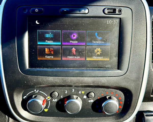 Белый Рено Трафик, объемом двигателя 2 л и пробегом 182 тыс. км за 17673 $, фото 36 на Automoto.ua