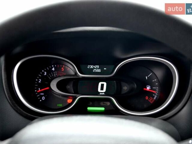 Белый Рено Трафик, объемом двигателя 2 л и пробегом 236 тыс. км за 16900 $, фото 33 на Automoto.ua