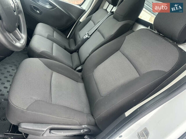 Білий Рено Трафік, об'ємом двигуна 2 л та пробігом 140 тис. км за 17500 $, фото 58 на Automoto.ua