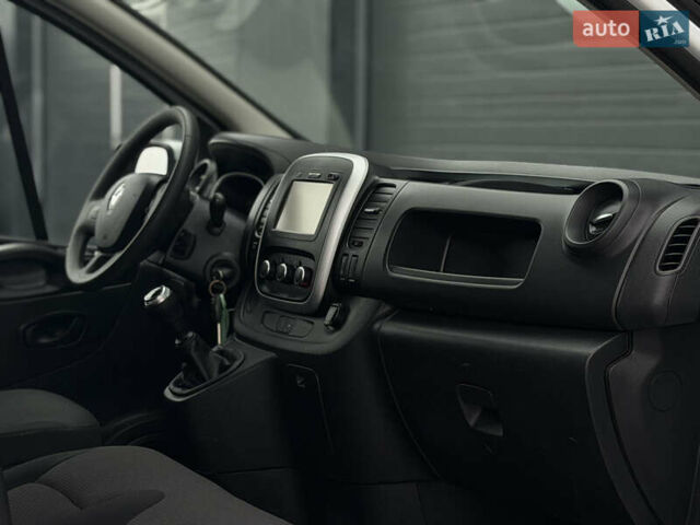 Белый Рено Трафик, объемом двигателя 2 л и пробегом 217 тыс. км за 18800 $, фото 53 на Automoto.ua