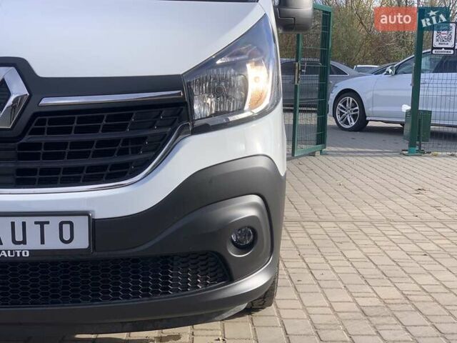Білий Рено Трафік, об'ємом двигуна 2 л та пробігом 209 тис. км за 16955 $, фото 6 на Automoto.ua