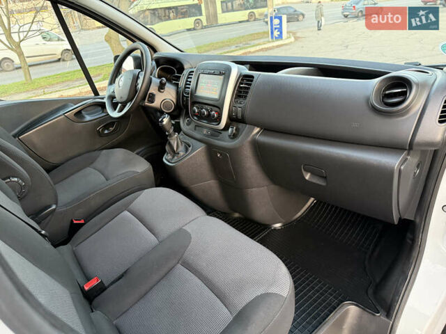 Белый Рено Трафик, объемом двигателя 2 л и пробегом 130 тыс. км за 18999 $, фото 50 на Automoto.ua