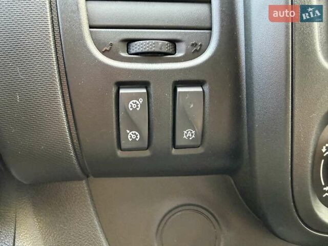 Білий Рено Трафік, об'ємом двигуна 2 л та пробігом 200 тис. км за 18900 $, фото 18 на Automoto.ua