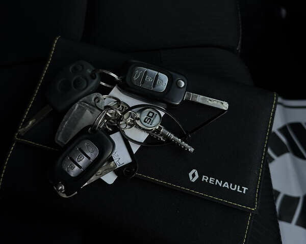 Белый Рено Трафик, объемом двигателя 2 л и пробегом 96 тыс. км за 19500 $, фото 38 на Automoto.ua