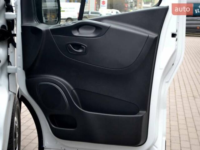 Белый Рено Трафик, объемом двигателя 2 л и пробегом 236 тыс. км за 16900 $, фото 123 на Automoto.ua