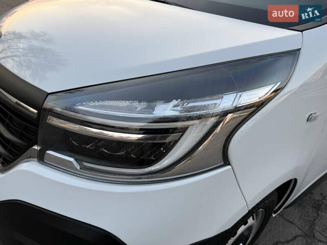 Белый Рено Трафик, объемом двигателя 2 л и пробегом 130 тыс. км за 18999 $, фото 34 на Automoto.ua