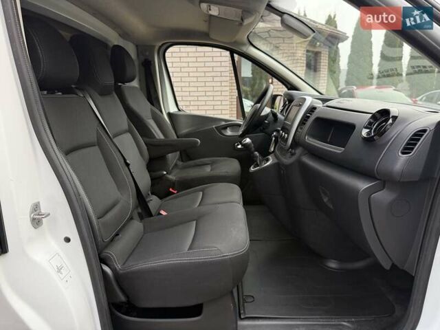 Белый Рено Трафик, объемом двигателя 2 л и пробегом 240 тыс. км за 15800 $, фото 37 на Automoto.ua