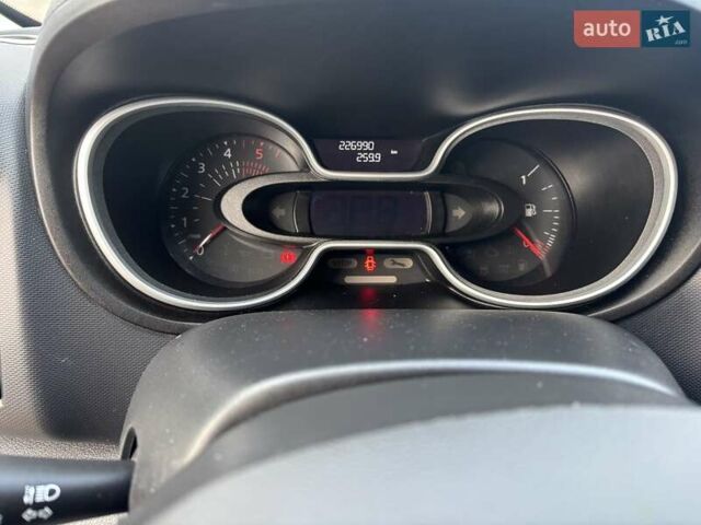 Белый Рено Трафик, объемом двигателя 2 л и пробегом 226 тыс. км за 16599 $, фото 9 на Automoto.ua