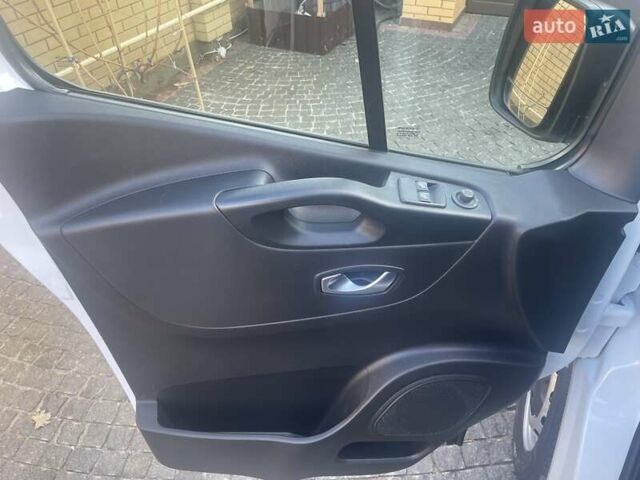 Белый Рено Трафик, объемом двигателя 2 л и пробегом 210 тыс. км за 16899 $, фото 13 на Automoto.ua