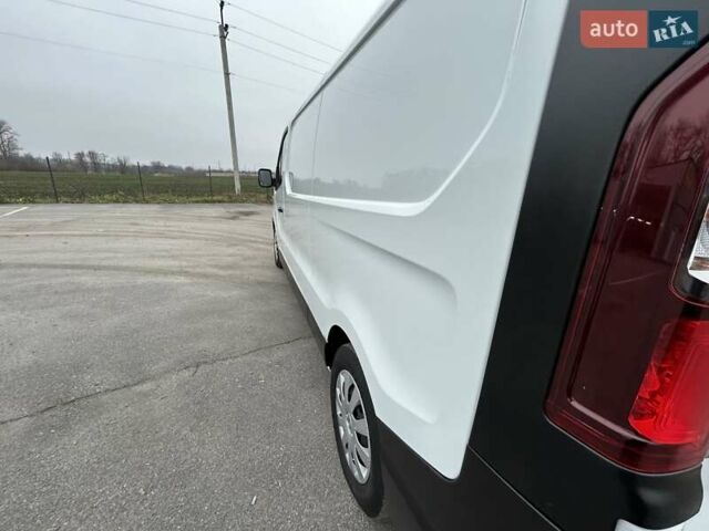 Белый Рено Трафик, объемом двигателя 2 л и пробегом 189 тыс. км за 17900 $, фото 44 на Automoto.ua