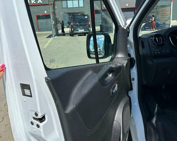 Білий Рено Трафік, об'ємом двигуна 2 л та пробігом 100 тис. км за 21400 $, фото 20 на Automoto.ua