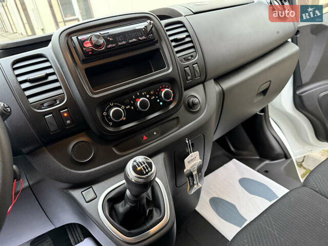 Белый Рено Трафик, объемом двигателя 2 л и пробегом 116 тыс. км за 17700 $, фото 44 на Automoto.ua