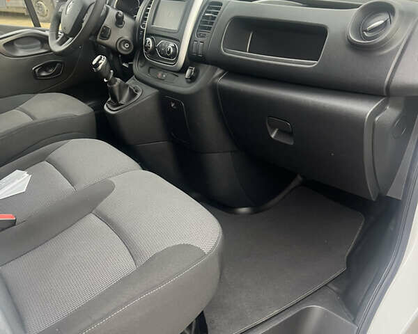 Білий Рено Трафік, об'ємом двигуна 2 л та пробігом 150 тис. км за 16950 $, фото 20 на Automoto.ua