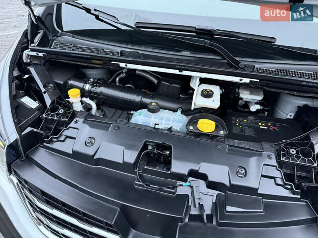 Белый Рено Трафик, объемом двигателя 2 л и пробегом 259 тыс. км за 16400 $, фото 85 на Automoto.ua