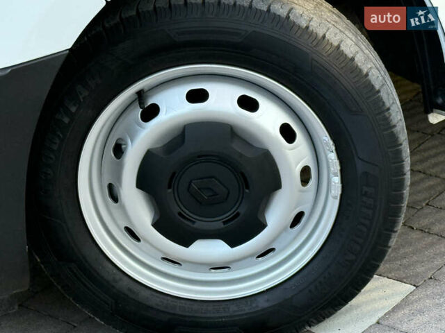 Белый Рено Трафик, объемом двигателя 2 л и пробегом 114 тыс. км за 18200 $, фото 18 на Automoto.ua