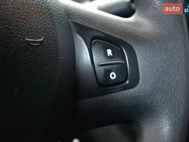 Белый Рено Трафик, объемом двигателя 2 л и пробегом 236 тыс. км за 16900 $, фото 96 на Automoto.ua