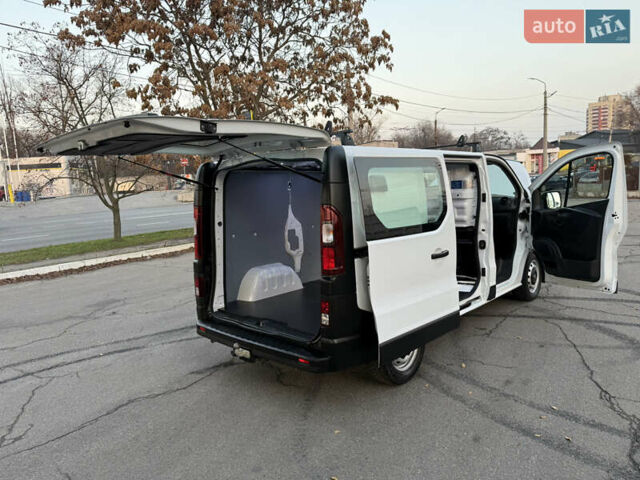 Белый Рено Трафик, объемом двигателя 2 л и пробегом 130 тыс. км за 18999 $, фото 107 на Automoto.ua