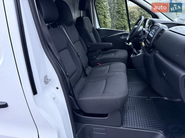 Белый Рено Трафик, объемом двигателя 2 л и пробегом 259 тыс. км за 16400 $, фото 57 на Automoto.ua