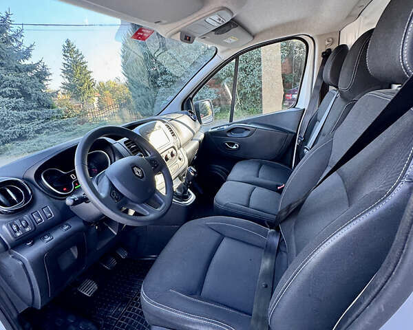 Белый Рено Трафик, объемом двигателя 2 л и пробегом 182 тыс. км за 17673 $, фото 30 на Automoto.ua