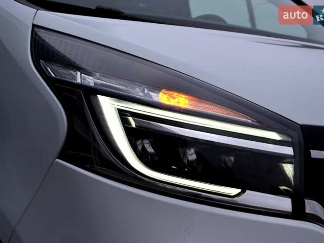 Белый Рено Трафик, объемом двигателя 2 л и пробегом 236 тыс. км за 16900 $, фото 1 на Automoto.ua