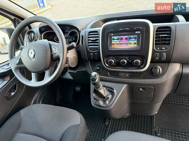Белый Рено Трафик, объемом двигателя 2 л и пробегом 130 тыс. км за 18999 $, фото 3 на Automoto.ua
