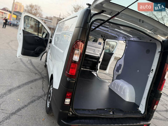 Белый Рено Трафик, объемом двигателя 2 л и пробегом 130 тыс. км за 18999 $, фото 90 на Automoto.ua