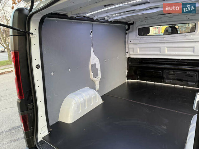Белый Рено Трафик, объемом двигателя 2 л и пробегом 130 тыс. км за 18999 $, фото 85 на Automoto.ua