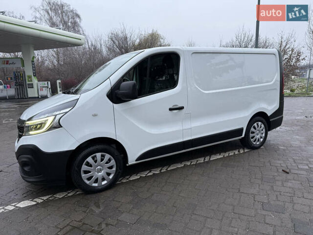 Белый Рено Трафик, объемом двигателя 2 л и пробегом 259 тыс. км за 16400 $, фото 4 на Automoto.ua