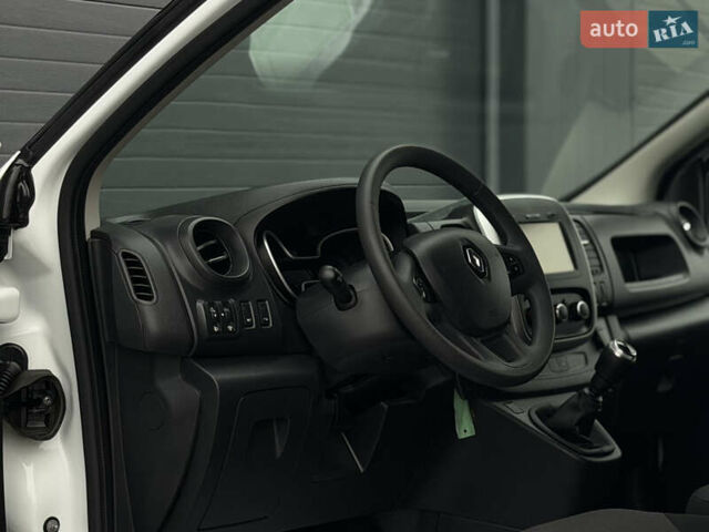 Белый Рено Трафик, объемом двигателя 2 л и пробегом 217 тыс. км за 18800 $, фото 47 на Automoto.ua