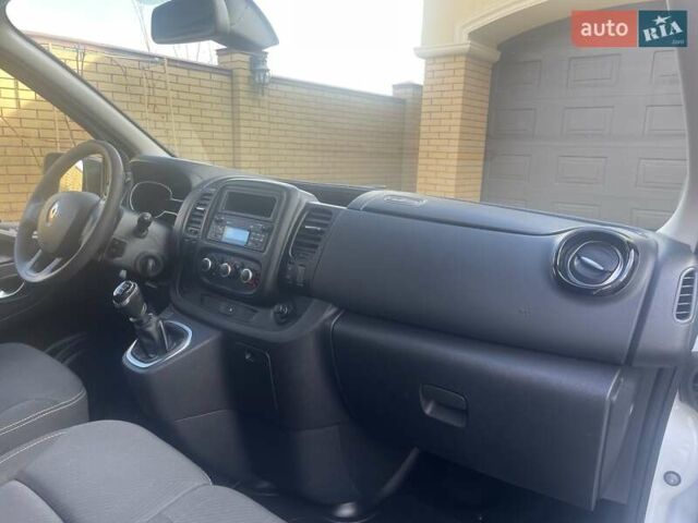 Белый Рено Трафик, объемом двигателя 2 л и пробегом 210 тыс. км за 16899 $, фото 11 на Automoto.ua
