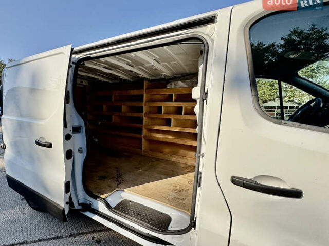 Белый Рено Трафик, объемом двигателя 2 л и пробегом 182 тыс. км за 17673 $, фото 60 на Automoto.ua