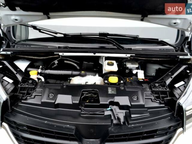 Белый Рено Трафик, объемом двигателя 2 л и пробегом 236 тыс. км за 16900 $, фото 56 на Automoto.ua