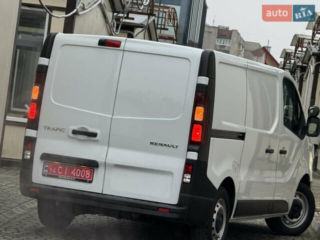 Белый Рено Трафик, объемом двигателя 2 л и пробегом 116 тыс. км за 17700 $, фото 30 на Automoto.ua