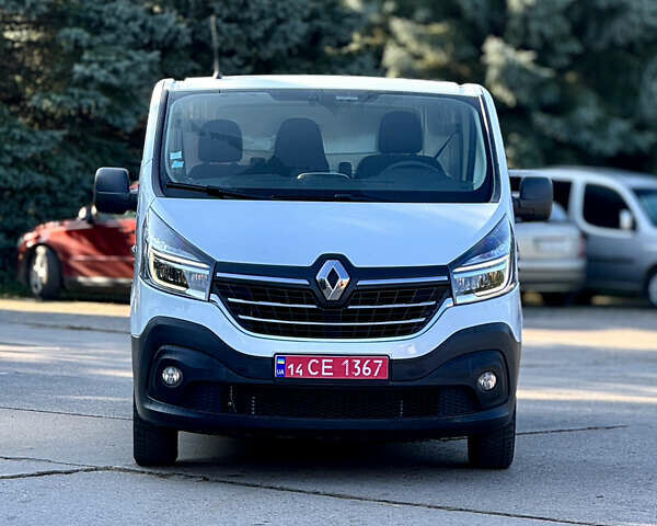 Белый Рено Трафик, объемом двигателя 2 л и пробегом 182 тыс. км за 17673 $, фото 2 на Automoto.ua