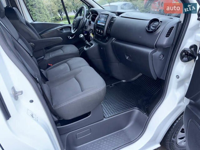 Белый Рено Трафик, объемом двигателя 2 л и пробегом 259 тыс. км за 16400 $, фото 51 на Automoto.ua